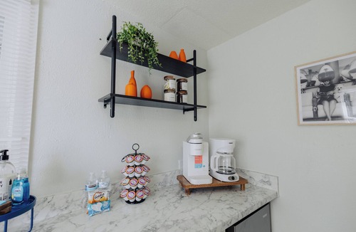 University District Apartment | Centrally Located King Bed Midtown Liberty 2695 UP