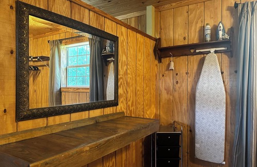 Evergreen Cabin | Charming 1-bedroom cabin with AC in peaceful Evergreen
