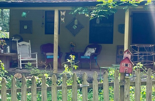 Clarkdale House | Charming 1-bedroom house with WiFi and AC in peaceful Austell