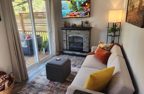 Winslow Cottage | Charming 1-bedroom Tiny Home with WiFi and AC along White River