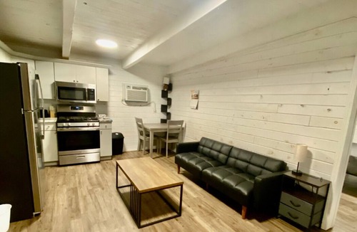 Philadelphia Apartment | Charming 1-bedroom Perfect for Extended Stays: Hotel Alternative for Workers