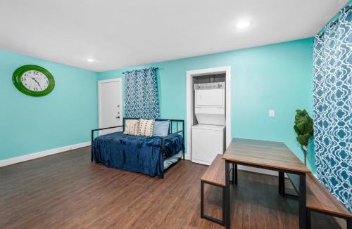 Braeswood Place Apartment | Charming 1BR Apt Few Steps to MedCenter, UH & NRG