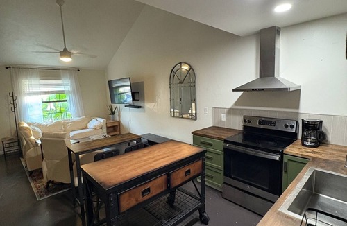 Tallahassee House | Charming 2/2 townhome in near FSU campus/stadium
