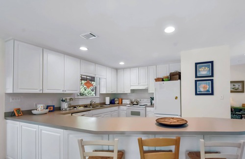East Beach House | Charming 2 bed, 2 bath beach cottage on East Beach