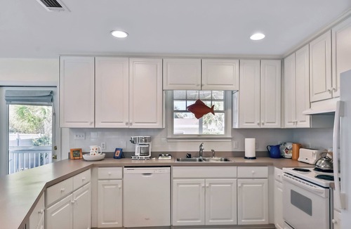 East Beach House | Charming 2 bed, 2 bath beach cottage on East Beach