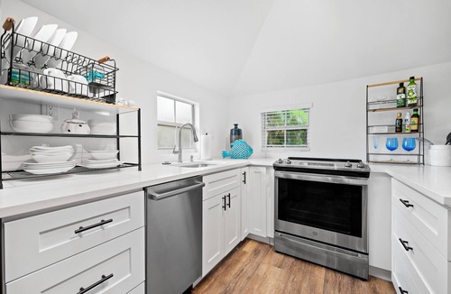 Old Northwood Cottage | Charming 2-bedroom cottage in lush tropical setting in popular West Palm Beach