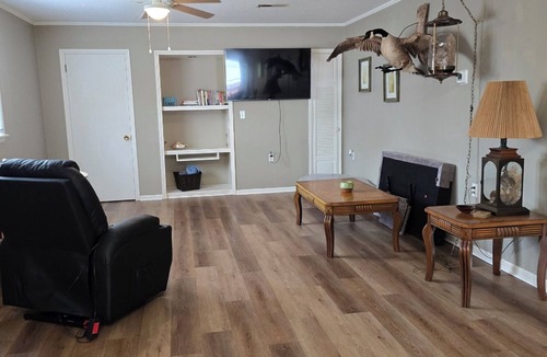 Gilbertsville Condo | Charming 2-bedroom condo 5 Minutes from Moors marina