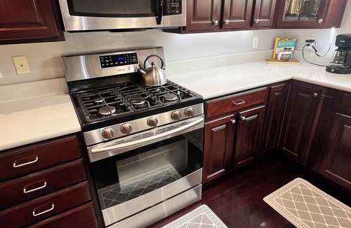 Columbia-Tusculum House | Charming 2-bedroom 2 1/2 bath House with WiFi and AC in fabulous Cincinnati
