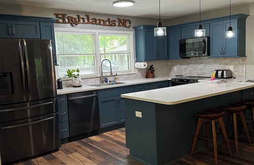 Mirror Lake Cottage | Charming 2-bedroom 2-bath cottage near town in Highlands