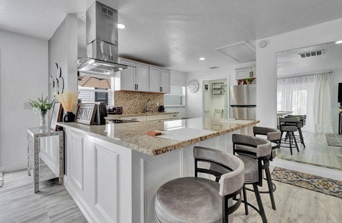 Deltona Lakes Apartment | Charming 2-bedroom apartment in lovely DeBary with AC, WiFi