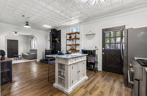 East Point House | Charming 2-bedroom bungalow near downtown Atlanta