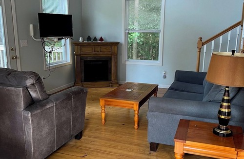 Benton Cottage | Charming 2-bedroom cottage at Kentucky Lake