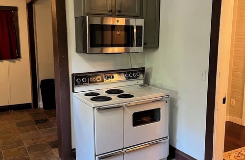 Easley House | Charming 2-bedroom home in Easley