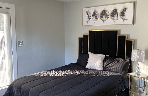 Jefferson Park House | Charming 2-bedroom house with WiFi and prine location in lovely Atlanta