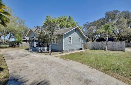 Sanford House | Charming 2-bedroom house in terrific Sanford with WiFi, AC