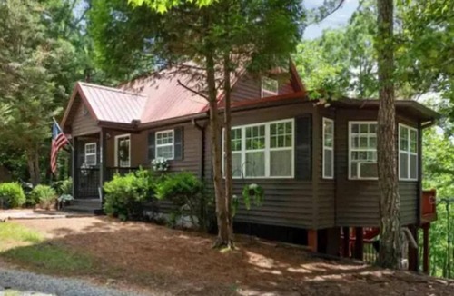 Sylacauga House | Charming 2-bedroom lake cottage with kayaks