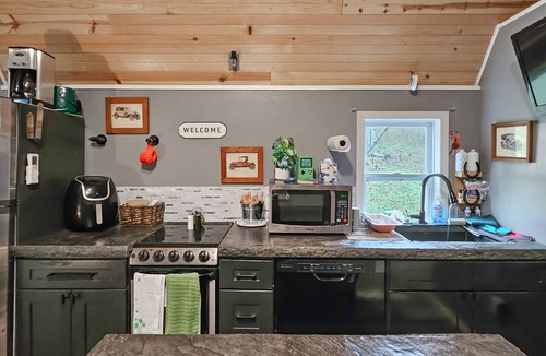 Prospect Cabin | Charming 2-bedroom tiny house secluded in the country