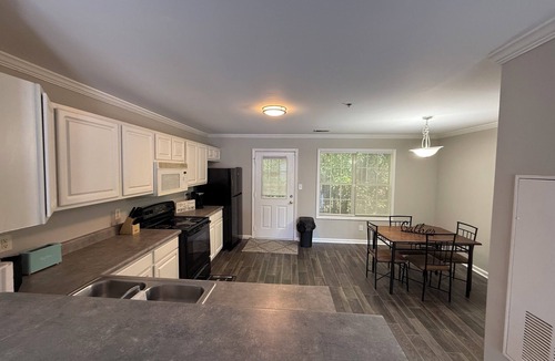 Athens House | Charming 2-bedroom townhome in marvelous Athens with AC