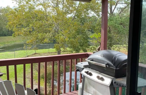 Tallahassee House | Charming 2-bedroom townhome with WiFi and AC in Tallahassee. Walk to Stadium FSU