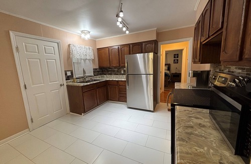 Cunningham House | Charming 2-bedroom house on 1+ acres in West Paducah with Patio, Firepit & Wifi