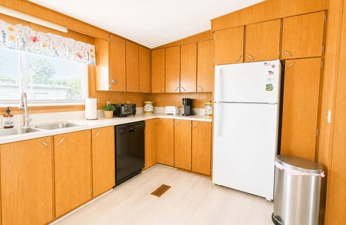 Allandale House | Charming 2BR/1BR mobile home with WiFi in Port Orange
