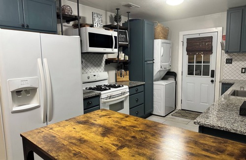 Hammond Cottage | Charming 3-bedroom cottage in lovely Hammond with AC, WiFi