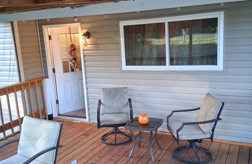 Geneva House | Charming 3-bedroom country chateau with WiFi, AC in delightful Geneva