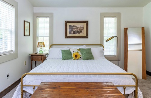 Flintstone House | Charming 3-bedroom farmhouse private 15 minutes to downtown Chattanooga