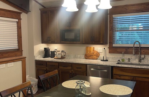 Fairhope House | Charming 3-bedroom farmhouse in peaceful Fairhope with AC