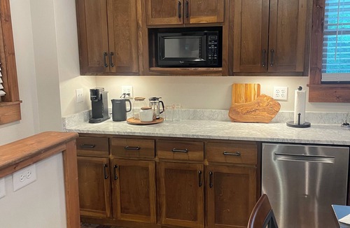 Fairhope House | Charming 3-bedroom farmhouse in peaceful Fairhope with AC