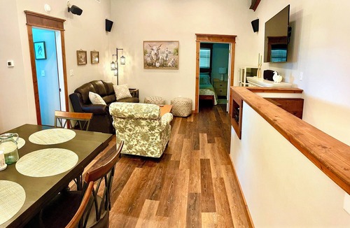 Fairhope House | Charming 3-bedroom farmhouse in peaceful Fairhope with AC