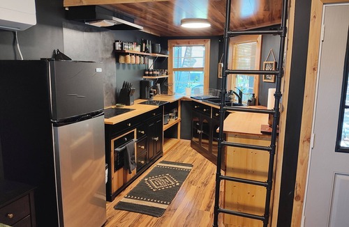 Brooklet Cabin | Charming 3-bedroom Getaway cabin in lovely Guyton, Ga.