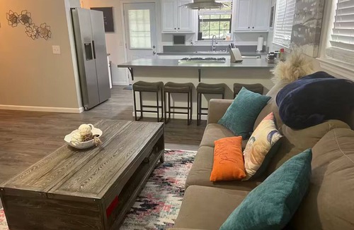 Brunswick House | Charming 3-bedroom house nestled on Blythe Island with a fenced in back yard