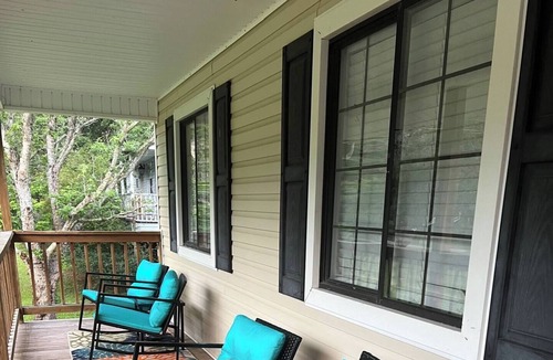 Brunswick House | Charming 3-bedroom house nestled on Blythe Island with a fenced in back yard