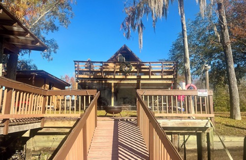 Kingsland House | Charming 3-bedroom home that sits on the water of the St Mary’s River.
