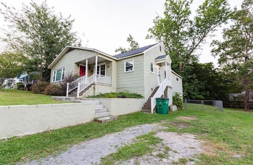Rossville House | Charming 3-Bedroom Home in Rossville, GA - Family Retreat