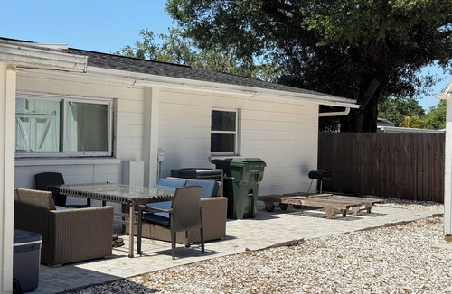 Lake Sarasota House | Charming 3-bedroom house in fantastic Sarasota with WiFi, AC
