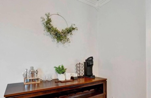 East Memphis House | Charming 3-bedroom house in delightful Memphis with WiFi, AC