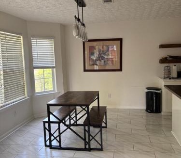 Church Street House | Charming 3 bedroom house 8 minute from Atlanta's Airport