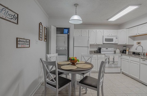 Highlands - Perkins Condo | Charming 3-bedroom condo with pool in Baton Rouge by LSU