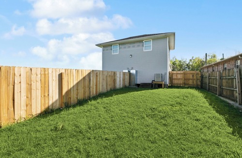 Milneburg House | Charming 3-bedroom house in vibrant New Orleans with WiFi, AC & Large Back Yard