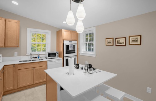 Graham House | Charming 3BR/2BA Sleeps 6 in Graham, NC has everything you need!