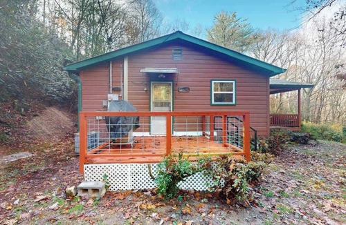 Scaly Mountain House | Charming 3BR home in Scaly Mountain with a full kitchen and high speed internet