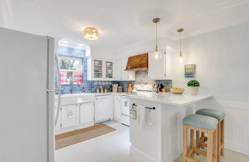 Folly Field House | Charming 3BR/2Bath Beach Bungalow with Hot Tub!