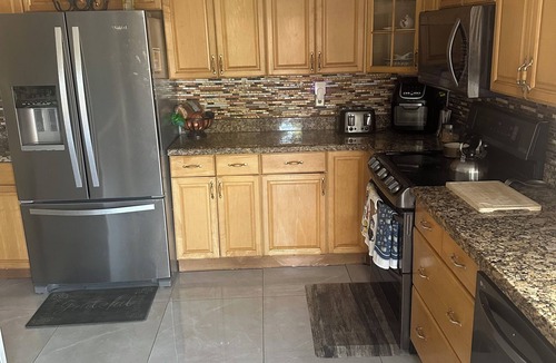 Tamarac House | Charming 4-bedroom house with AC in Lauderhill perfect for families