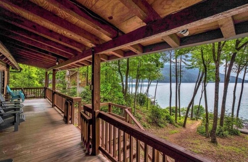 Salem Cabin | Charming 4-bedroom WATERFRONT, WiFi, gentle slope from cabin to Lake Jocassee.