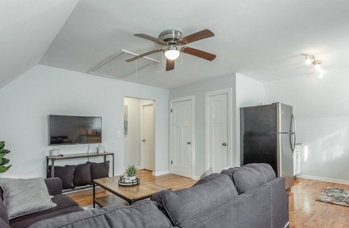 Lookout Valley Neighborhood Association House | Charming 6 Bedroom Property | Close to Downtown!