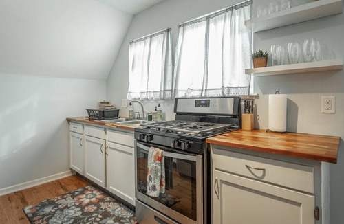 Lookout Valley Neighborhood Association House | Charming 6 Bedroom Property | Close to Downtown!
