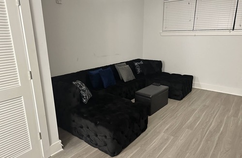 Sandy Springs Apartment | Charming Apartment Perfect Blend of Comfort and Convenience