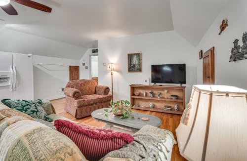 Washington House | Charming Apartment with Pasture Views and Sunsets